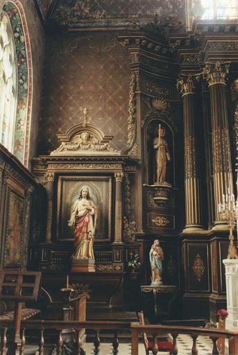 retable latéral et statue