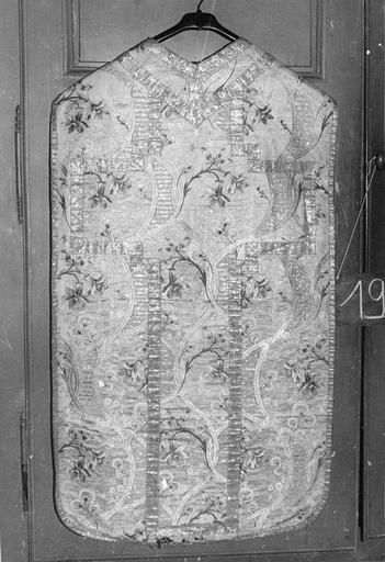 chasuble, soie blanche brodée, dos