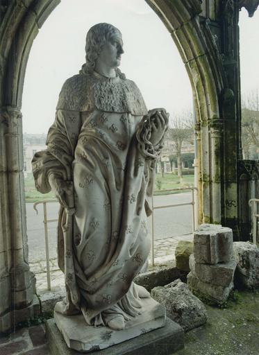 statue : Saint Louis, marbre blanc
