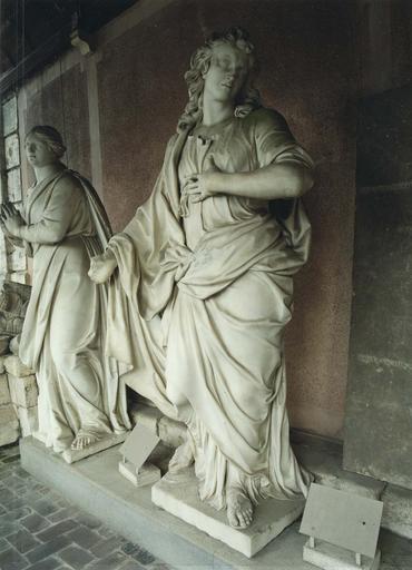 statue : Saint Jean l'Evangéliste, marbre blanc, côté gauche