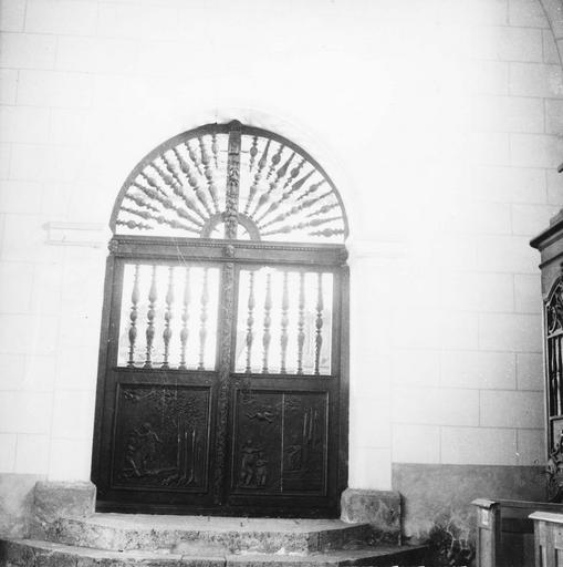 vantaux de la porte de la chapelle des fonts baptismaux, bois sculpté