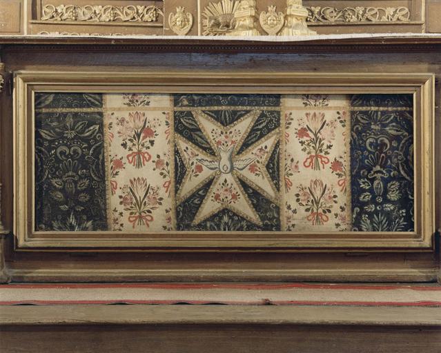 antependium, motif de colombe et décor floral et végétal - © Ministère de la Culture (France), Médiathèque du patrimoine et de la photographie, diffusion RMN-GP