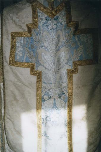 chasuble ivoire, orfrois bleu