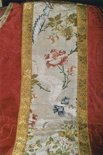 chasuble, détail du motif floral