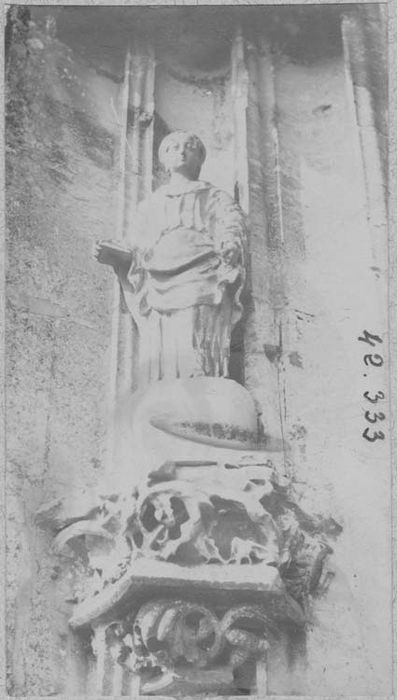 statuette : sainte Elisabeth de Hongrie