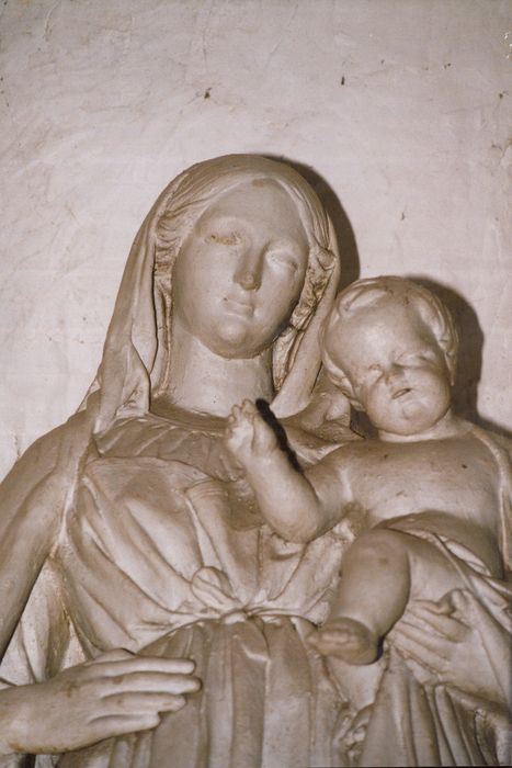 statue : Vierge à l'Enfant, vue partielle