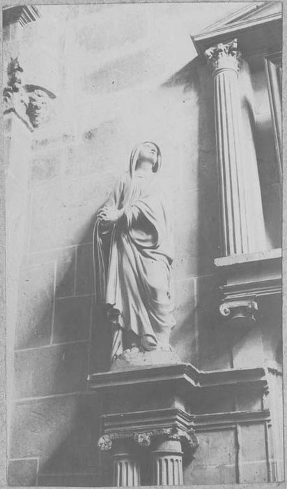 statue : Vierge (la)