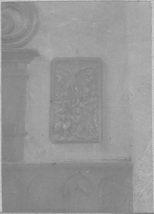 Bas-relief : la Crucifixion