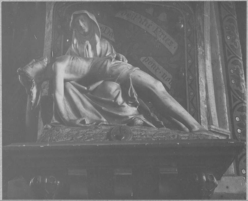 Groupe sculpté : Vierge de Pitié