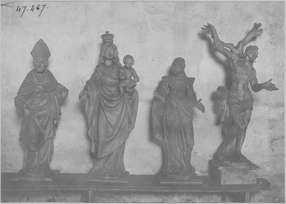 statuettes : Vierge à l'Enfant, sainte non identifiée, saint Sébastien, saint évêque - © Ministère de la Culture (France), Médiathèque du patrimoine et de la photographie, diffusion RMN-GP
