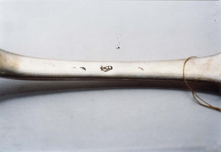 cuillère Febvrier, détail des poinçons - © Ministère de la Culture (France), Médiathèque du patrimoine et de la photographie (objets mobiliers), tous droits réservés