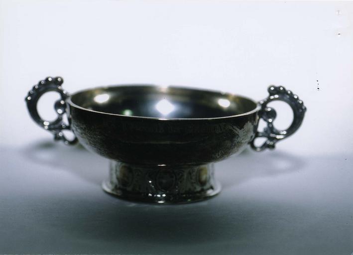 coupe à boire (coupe de mariage n°2), anonyme, vers 1740-1752 - © Ministère de la Culture (France), Médiathèque du patrimoine et de la photographie (objets mobiliers), tous droits réservés