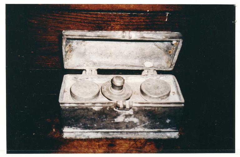 boîte aux Saintes Huiles, ouverte - © Ministère de la Culture (France), Médiathèque du patrimoine et de la photographie (objets mobiliers), tous droits réservés