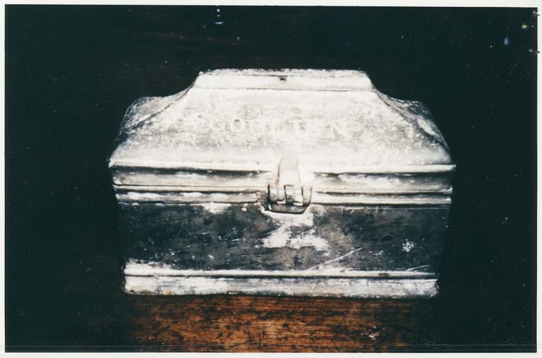 boîte aux Saintes Huiles, fermée - © Ministère de la Culture (France), Médiathèque du patrimoine et de la photographie (objets mobiliers), tous droits réservés