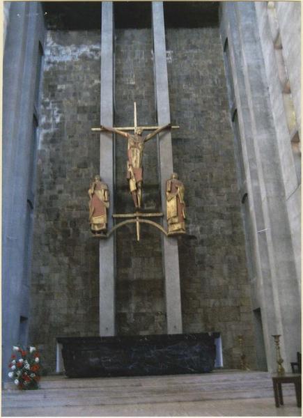 groupe sculpté du choeur : La Crucifixion (le Christ entre la Vierge et saint Jean), vue générale