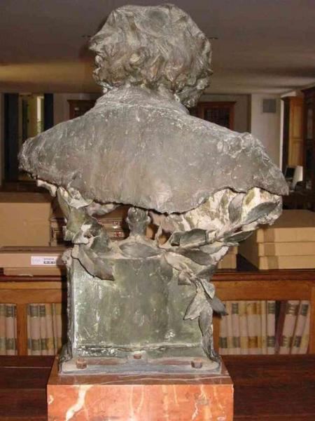 buste de Henri de Lacaze-Duthiers. Dos.