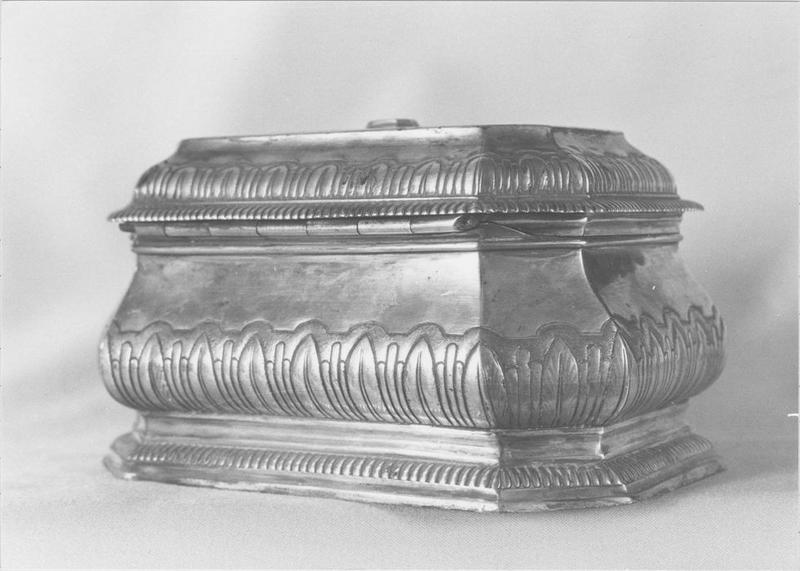 coffret aux saintes huiles (boîte aux saintes huiles), vue générale - © Ministère de la Culture (France), Médiathèque du patrimoine et de la photographie (objets mobiliers), tous droits réservés