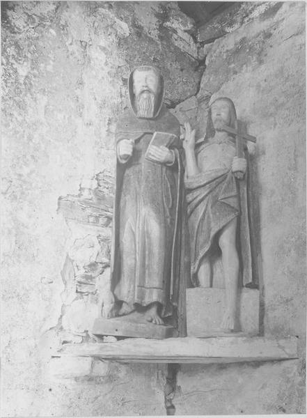 statues : saint Antoine, le Christ sortant du tombeau, vue générale - © Ministère de la Culture (France), Médiathèque du patrimoine et de la photographie (objets mobiliers), tous droits réservés