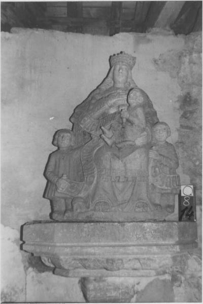 groupe sculpté : sainte Guen (sainte Blanche) et ses trois fils saint Venec, saint Guénolé et saint Jacut, vue générale - © Ministère de la Culture (France), Médiathèque du patrimoine et de la photographie (objets mobiliers), tous droits réservés