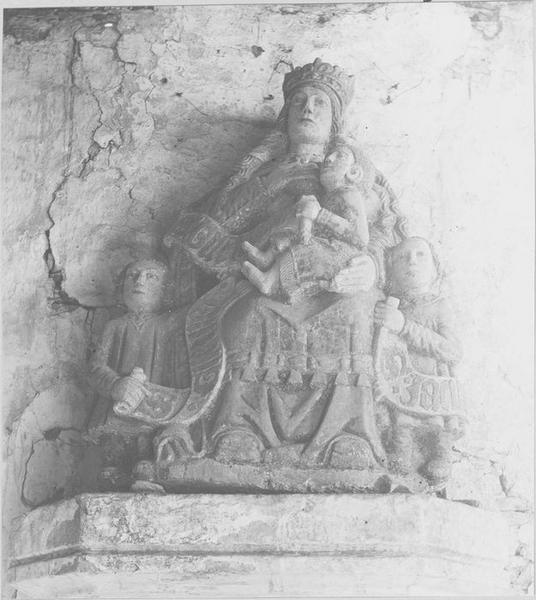 groupe sculpté : sainte Guen (sainte Blanche) et ses trois fils saint Venec, saint Guénolé et saint Jacut, vue générale - © Ministère de la Culture (France), Médiathèque du patrimoine et de la photographie (objets mobiliers), tous droits réservés
