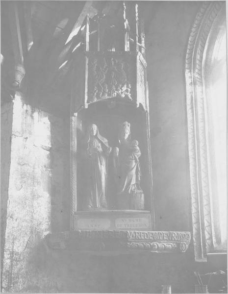 statues : Vierge dite Notre-Dame de Treguron, sainte Anne, vue générale - © Ministère de la Culture (France), Médiathèque du patrimoine et de la photographie (objets mobiliers), tous droits réservés