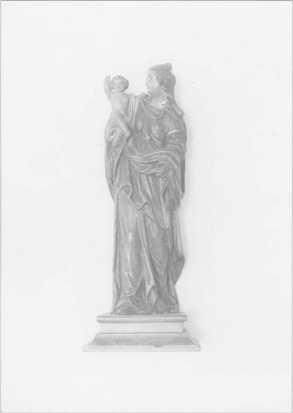 statue : Vierge à l'enfant dite Vierge de Calais, vue générale - © Ministère de la Culture (France), Médiathèque du patrimoine et de la photographie (objets mobiliers), tous droits réservés