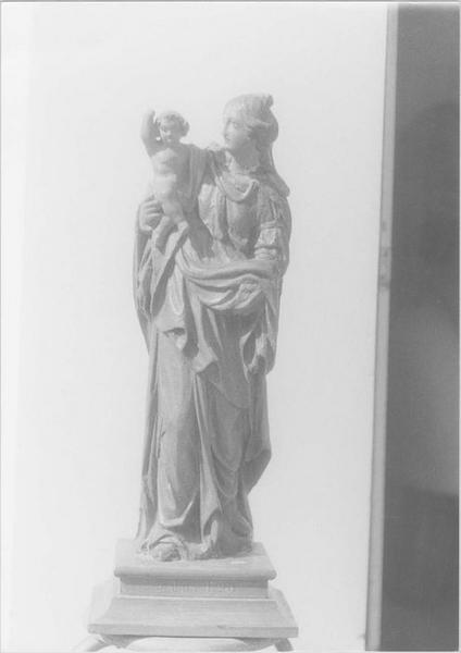 statue : Vierge à l'enfant dite Vierge de Calais, vue générale - © Ministère de la Culture (France), Médiathèque du patrimoine et de la photographie (objets mobiliers), tous droits réservés