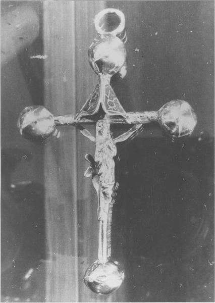 pendentif (croix de cou), vue générale de l'avers - © Ministère de la Culture (France), Médiathèque du patrimoine et de la photographie (objets mobiliers), tous droits réservés