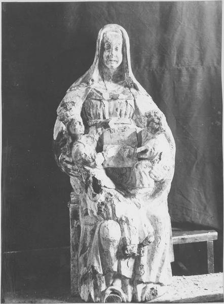 groupe sculpté : sainte Anne la Vierge et l'enfant, vue générale - © Ministère de la Culture (France), Médiathèque du patrimoine et de la photographie (objets mobiliers), tous droits réservés