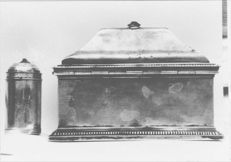 coffret aux saintes huiles (boîte aux saintes huiles), vue générale - © Ministère de la Culture (France), Médiathèque du patrimoine et de la photographie (objets mobiliers), tous droits réservés