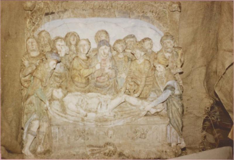 haut-relief : mise au tombeau (la), vue générale