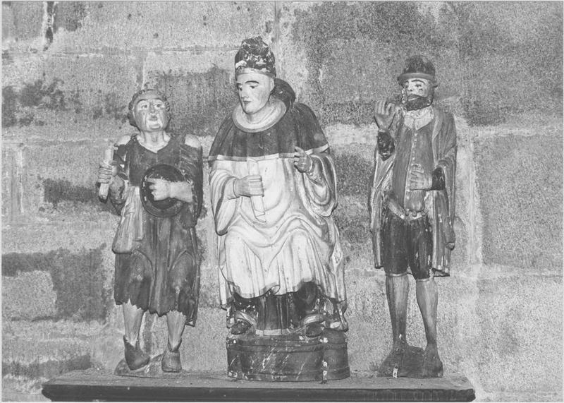 groupe sculpté : saint Yves entre la pauvre et le riche, vue générale - © Ministère de la Culture (France), Médiathèque du patrimoine et de la photographie (objets mobiliers), tous droits réservés
