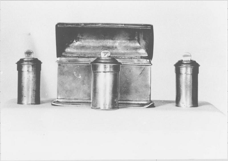 coffret aux saintes huiles (boîte aux saintes huiles), vue générale