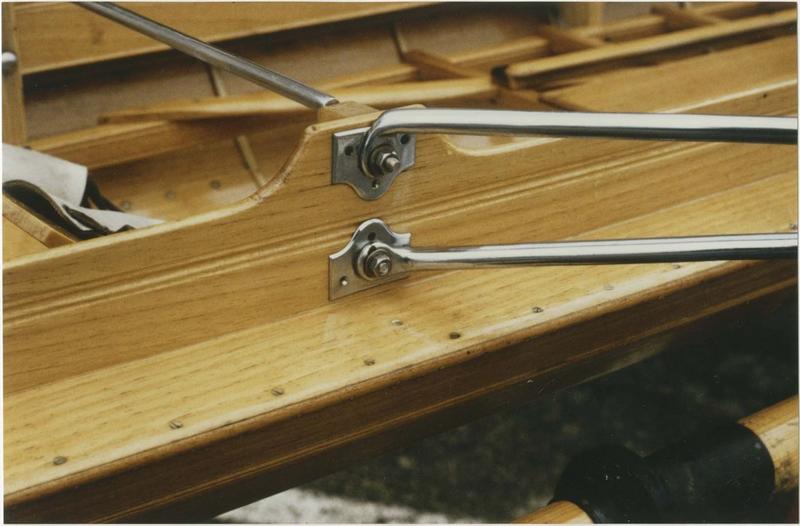bateau de loisirs sportifs : canot à avirons à ban mobile dit Fanny, détail
