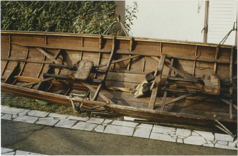 bateau de promenade : yole de promenade à deux rameurs dit Goon, détail