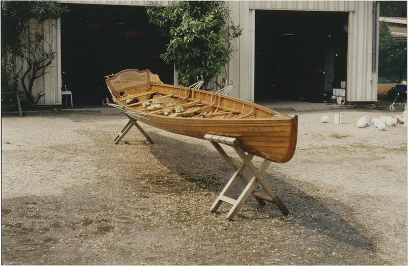 bateau de promenade : yole de promenade à deux rameurs dit Goon, vue générale