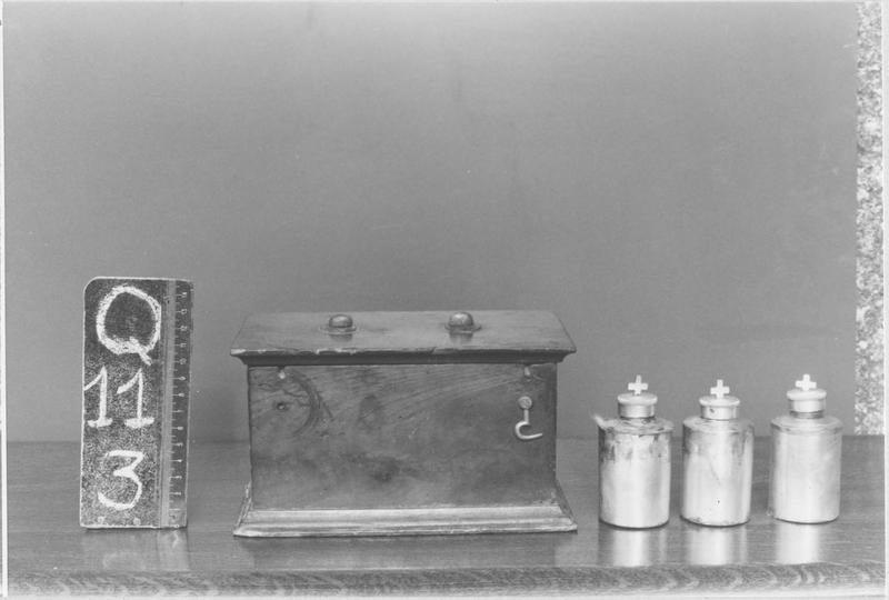 coffret aux saintes huiles (boîte aux saintes huiles), vue générale - © Ministère de la Culture (France), Médiathèque du patrimoine et de la photographie (objets mobiliers), tous droits réservés