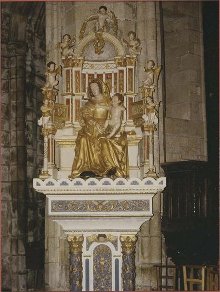 statue : Vierge à l'enfant assise dite Notre-Dame de Kerdévot - © Ministère de la Culture (France), Médiathèque du patrimoine et de la photographie (objets mobiliers), tous droits réservés