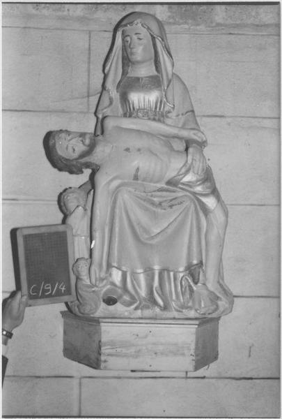 groupe sculpté : Vierge de Pitié, vue générale - © Ministère de la Culture (France), Médiathèque du patrimoine et de la photographie (objets mobiliers), tous droits réservés