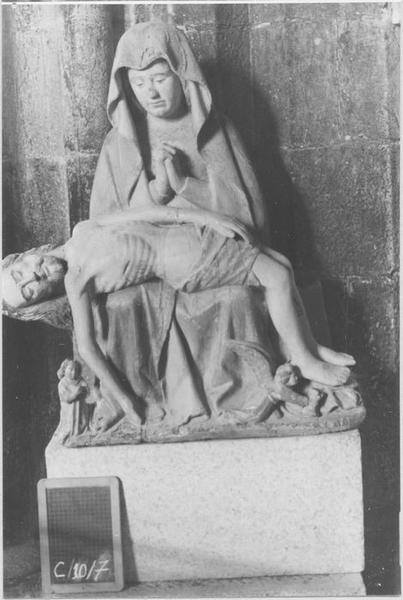 groupe sculpté : Vierge de Pitié, vue générale