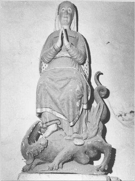 statue : sainte Marguerite, vue générale