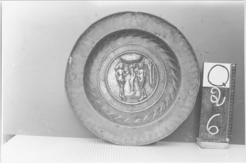 plat à quêter, vue générale - © Ministère de la Culture (France), Médiathèque du patrimoine et de la photographie (objets mobiliers), tous droits réservés