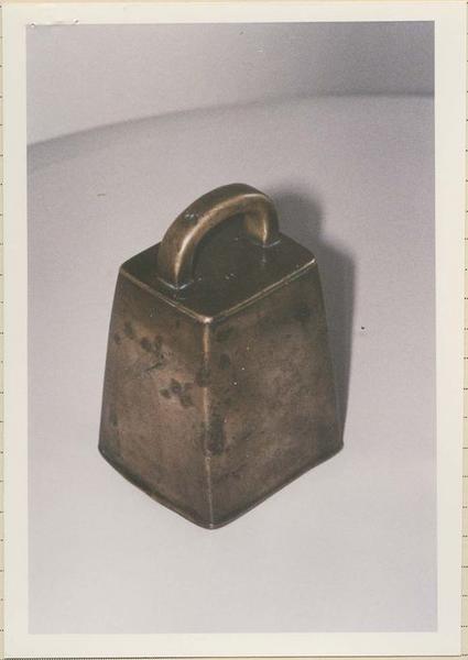 cloche portative dite de saint Goulven, vue générale - © Ministère de la Culture (France), Médiathèque du patrimoine et de la photographie (objets mobiliers), tous droits réservés