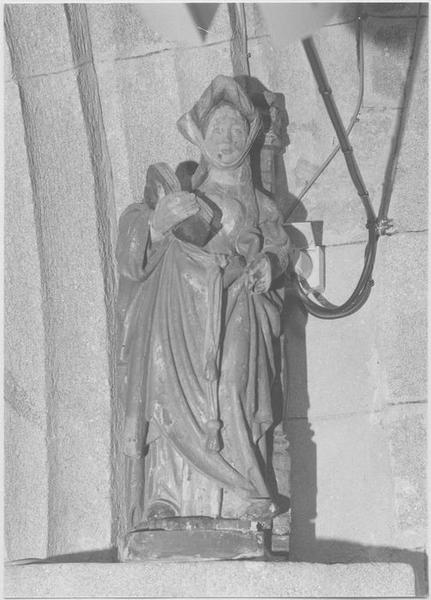 statue : sainte Barbe, vue générale - © Ministère de la Culture (France), Médiathèque du patrimoine et de la photographie (objets mobiliers), tous droits réservés