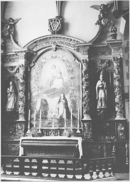 retable, statues : saint Pierre, sainte Madeleine, tableau : Remise du rosaire à saint Dominique et sainte Catherine de Sienne, vue générale - © Ministère de la Culture (France), Médiathèque du patrimoine et de la photographie (objets mobiliers), tous droits réservés