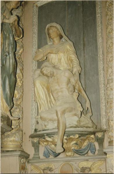 groupe sculpté : Vierge de pitié, vue générale