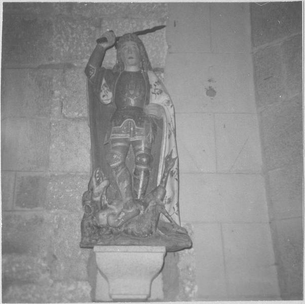 statue : saint Michel, vue générale