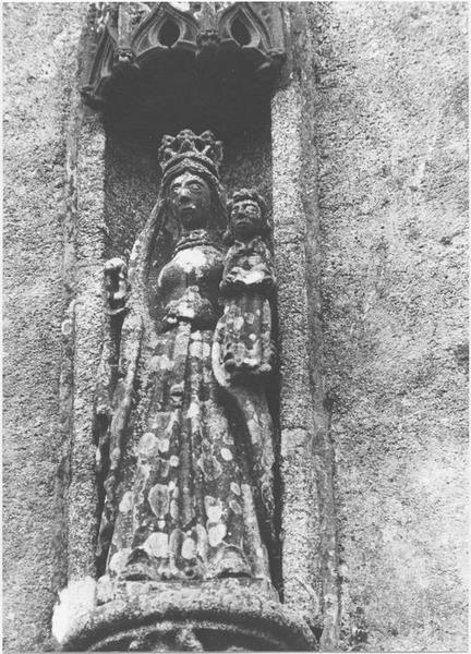 statue : Vierge à l'enfant, niche, vue générale - © Ministère de la Culture (France), Médiathèque du patrimoine et de la photographie (objets mobiliers), tous droits réservés