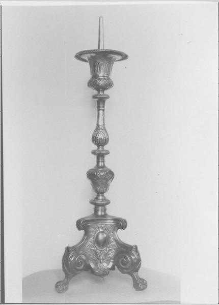 garniture d'autel : chandelier, vue générale