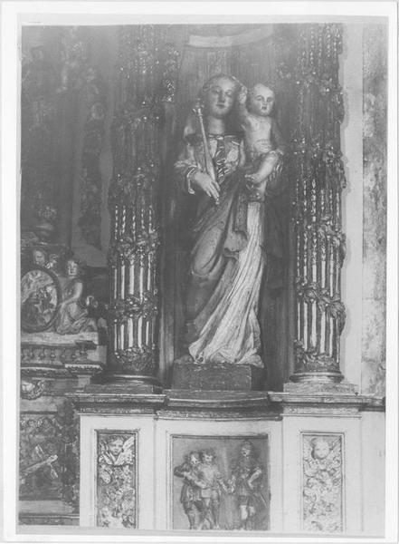 statue du retable du maître-autel : Vierge à l'enfant, vue générale